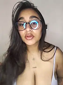 Mia skyy18 online show from April 7, 2026, 9:38 pm