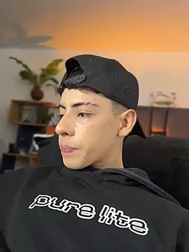 Snapshot of SebastianReed_ chatting on April 5, 2026, 3:57 am SebastianReed online show from April 5, 2026, 3:57 am