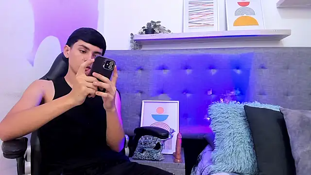 Andrew restrepoo online show from April 1, 2026, 1:52 pm