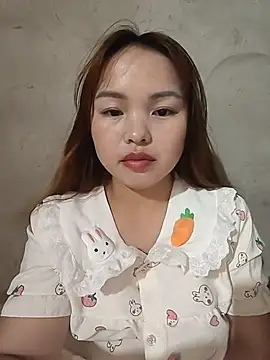 Mina xYx online show from May 19, 2026, 4:14 pm