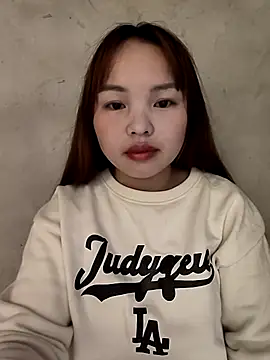 Mina xYx online show from May 8, 2026, 2:21 pm