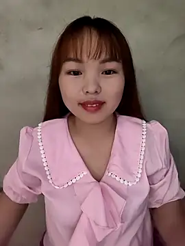 Mina xYx online show from May 6, 2026, 6:28 am