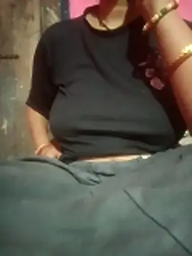 Snapshot of Mona_ji32 chatting on April 15, 2026, 8:31 pm Mona ji32 online show from April 15, 2026, 8:31 pm