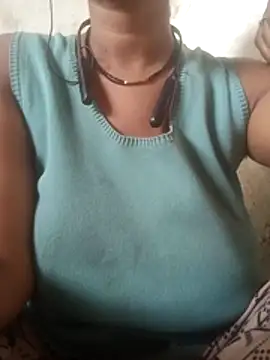 Snapshot of Mona_ji32 chatting on April 12, 2026, 2:59 am Mona ji32 online show from April 12, 2026, 2:59 am