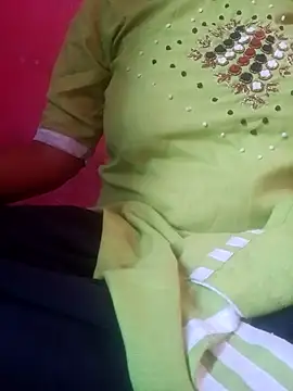 Snapshot of Mona_ji32 chatting on April 13, 2026, 9:57 am Mona ji32 online show from April 13, 2026, 9:57 am