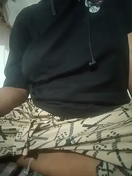 Snapshot of Mona_ji32 chatting on April 15, 2026, 10:21 am Mona ji32 online show from April 15, 2026, 10:21 am