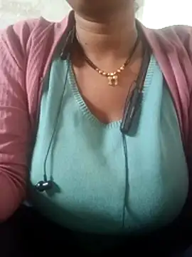 Snapshot of Mona_ji32 chatting on April 5, 2026, 10:11 am Mona ji32 online show from April 5, 2026, 10:11 am