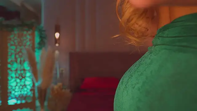 SerenaWest  online show from March 24, 2026, 4:07 pm