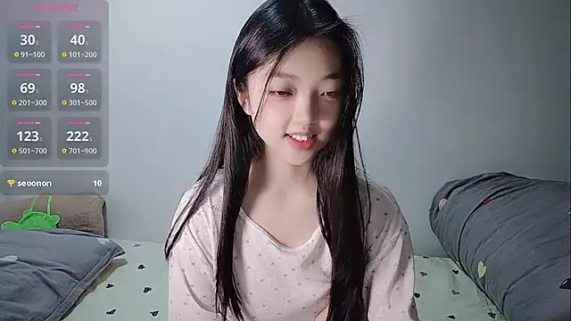 oblakitty  online show from April 13, 2026, 12:25 am