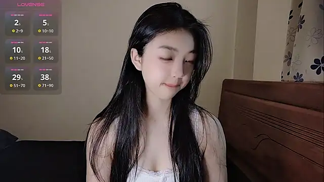 oblakitty  online show from April 6, 2026, 12:39 am