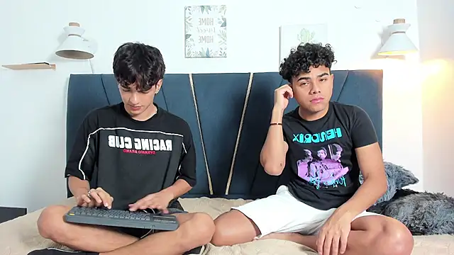 Snapshot of Enzo_love18 chatting on April 15, 2026, 7:25 am Enzo love18 online show from April 15, 2026, 7:25 am