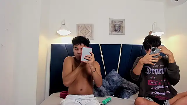 Snapshot of Enzo_love18 chatting on April 9, 2026, 8:42 am Enzo love18 online show from April 9, 2026, 8:42 am