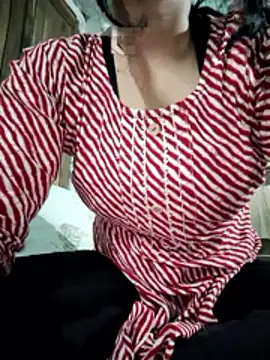 model seela online show from April 11, 2026, 9:46 am