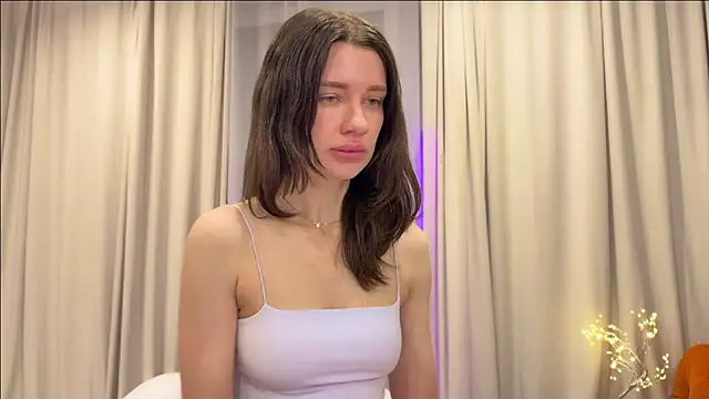 Nicolekira online show from April 8, 2026, 5:25 pm