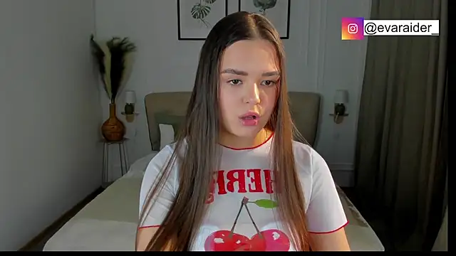 Snapshot of EvaRaider chatting on March 29, 2026, 1:24 pm EvaRaider online show from March 29, 2026, 1:24 pm