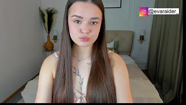 Snapshot of EvaRaider chatting on March 30, 2026, 1:12 pm EvaRaider online show from March 30, 2026, 1:12 pm