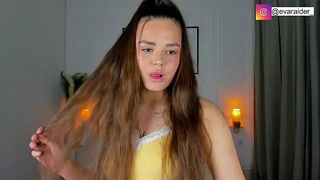 Snapshot of EvaRaider chatting on April 13, 2026, 1:37 pm EvaRaider online show from April 13, 2026, 1:37 pm