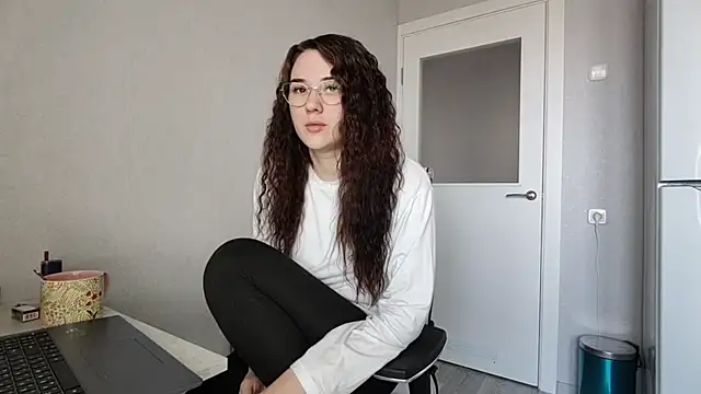 LaritaTocchio online show from April 13, 2026, 7:23 am