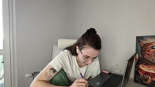 LaritaTocchio online show from March 17, 2026, 8:06 am