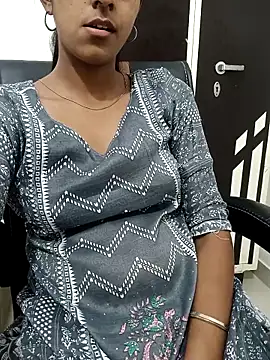 Snapshot of aushi_rajput chatting on April 2, 2026, 6:03 pm aushi rajput online show from April 2, 2026, 6:03 pm