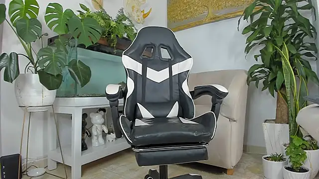 lia lovelly01 online show from April 7, 2026, 10:22 pm