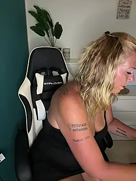 Snapshot of SuesseAurelie1 chatting on May 30, 2026, 4:12 pm SuesseAurelie1 online show from May 30, 2026, 4:12 pm