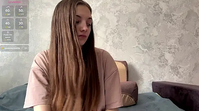 TatumLage online show from April 2, 2026, 12:12 pm