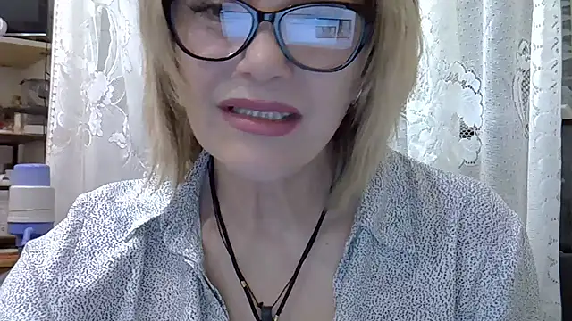 Lia Rayss online show from April 22, 2026, 7:31 pm