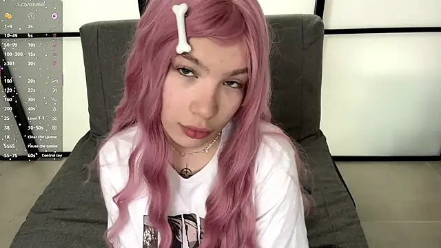 NerissaDeloria online show from April 7, 2026, 8:38 am