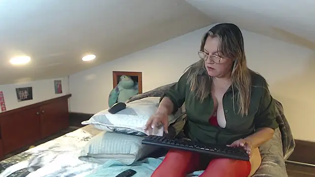 Snapshot of Malu_617 chatting on March 28, 2026, 12:55 am Malu 617 online show from March 28, 2026, 12:55 am