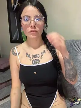 Snapshot of Tatii1 chatting on March 20, 2026, 11:06 pm Tatii1 online show from March 20, 2026, 11:06 pm