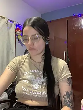 Snapshot of Tatii1 chatting on April 5, 2026, 1:45 am Tatii1 online show from April 5, 2026, 1:45 am