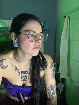 Snapshot of Tatii1 chatting on April 15, 2026, 11:27 pm Tatii1 online show from April 15, 2026, 11:27 pm