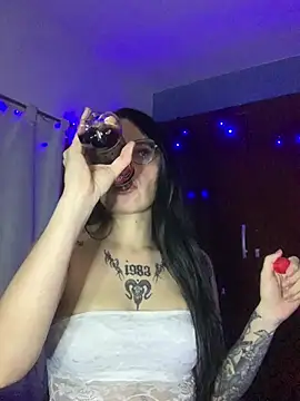 Snapshot of Tatii1 chatting on April 1, 2026, 1:41 am Tatii1 online show from April 1, 2026, 1:41 am