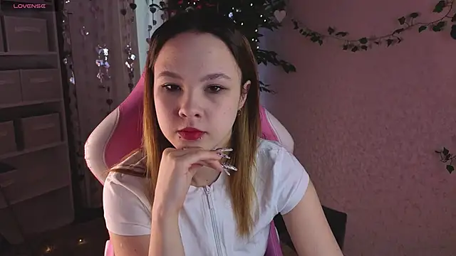 Snapshot of Lori_Bllossom chatting on March 18, 2026, 4:37 am Lori Bllossom online show from March 18, 2026, 4:37 am