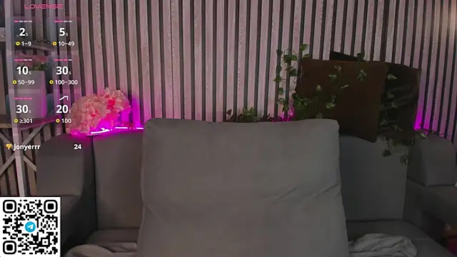 Snapshot of Lori_Bllossom chatting on April 6, 2026, 4:46 am Lori Bllossom online show from April 6, 2026, 4:46 am