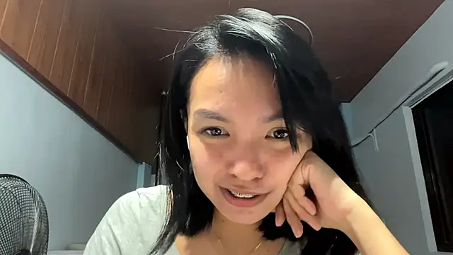 NoreenPierotti online show from March 26, 2026, 2:04 pm