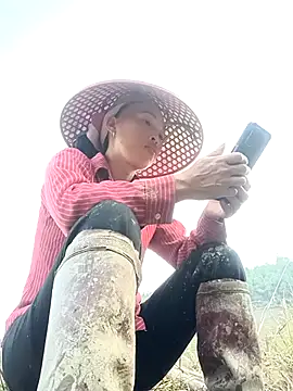 Snapshot of NIANIAKUTE chatting on April 8, 2026, 9:33 am NIANIAKUTE online show from April 8, 2026, 9:33 am