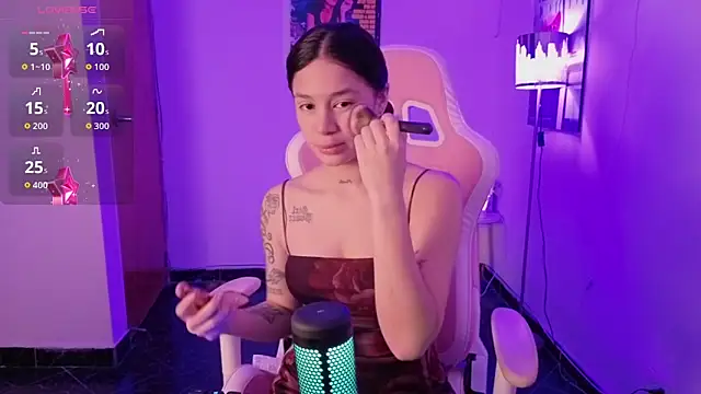 Snapshot of Oliviasims chatting on April 5, 2026, 9:43 pm Oliviasims online show from April 5, 2026, 9:43 pm