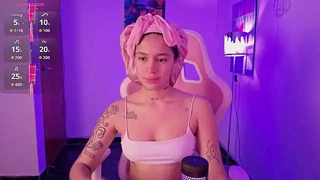 Snapshot of Oliviasims chatting on March 29, 2026, 9:27 pm Oliviasims online show from March 29, 2026, 9:27 pm