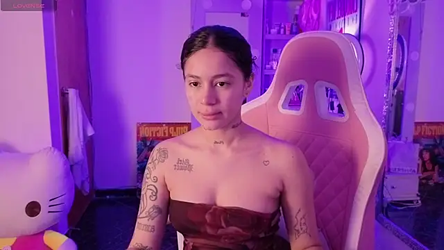 Snapshot of Oliviasims chatting on April 15, 2026, 9:15 pm Oliviasims online show from April 15, 2026, 9:15 pm