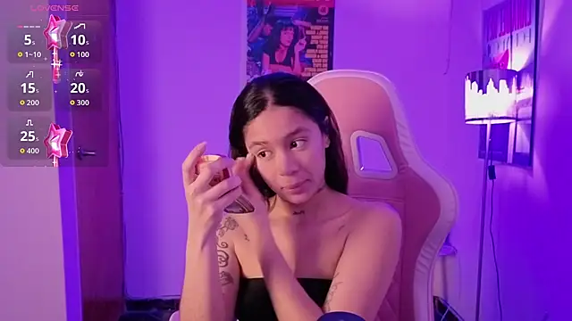 Snapshot of Oliviasims chatting on April 3, 2026, 10:49 pm Oliviasims online show from April 3, 2026, 10:49 pm