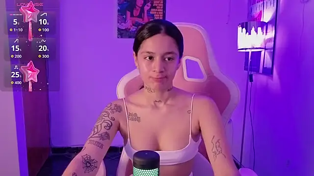 Snapshot of Oliviasims chatting on April 2, 2026, 1:24 am Oliviasims online show from April 2, 2026, 1:24 am