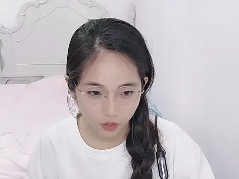 MIAOMIAO-666 online show from April 7, 2026, 1:24 pm