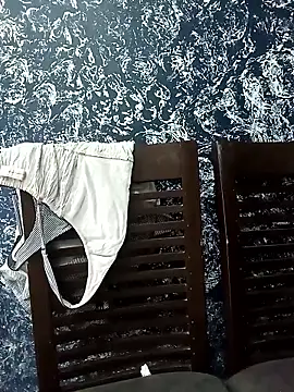 Candyy crushh online show from April 10, 2026, 7:48 am