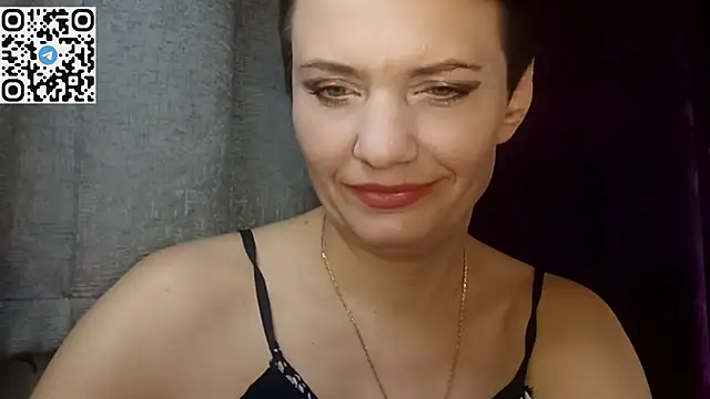 Snapshot of HotMamaQueen234 chatting on April 13, 2026, 7:18 pm HotMamaQueen234 online show from April 13, 2026, 7:18 pm