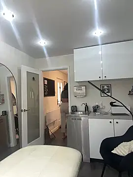 Snapshot of skarletthorne chatting on April 12, 2026, 8:06 am skarletthorne online show from April 12, 2026, 8:06 am