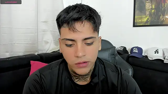 sweetlatinoboy online show from April 15, 2026, 9:26 pm