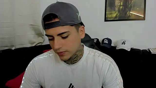 sweetlatinoboy online show from April 10, 2026, 11:17 am