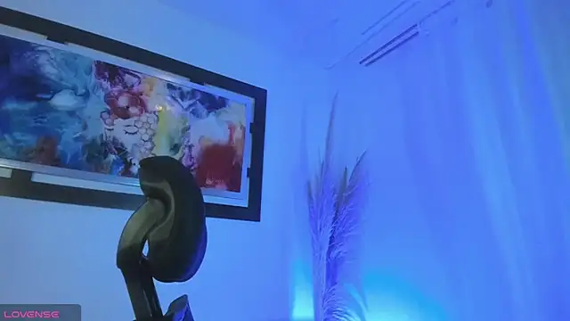 Ravyn Rouge online show from April 8, 2026, 1:23 pm